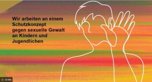 Auf dem Foto ist eine Person in Strichzeichnung im Vordergrund, diese signalisiert durch eine Handbewegung ein Stoppzeichen. Der Hintergrund ist bunt liniert. Ein Textfeld ist zu sehen, dort steht "Wir arbeiten an einem Schutzkonzept gegen sexuelle Gewalt an Kindern und Jugendlichen". Das Copyright des Fotos liegt bei der Kultusminister Konferenz.